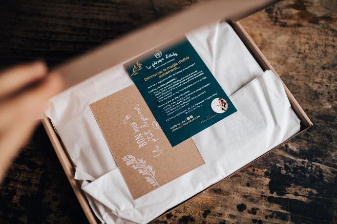 Chaque coffret est confectionné à la main en Belgique. Une partie des coffrets est produite en atelier protégé. Un cadeau éthique